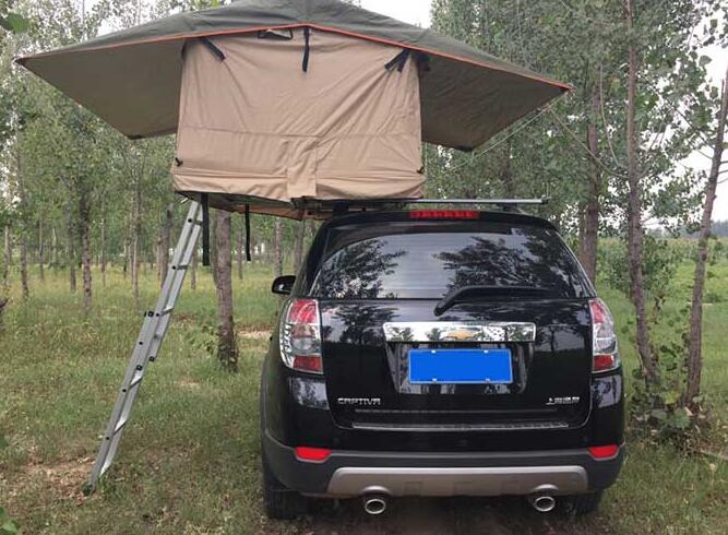 ROOFTOP TENTS FOR A SUMMER OF ROAD TRIPS AND MEMORIES