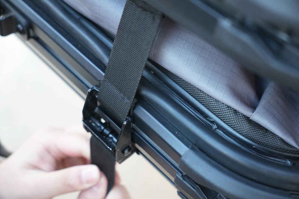 ALU300-130-S0001001 Outdoor Waterproof 4X4 Roof Top Tent Aluminum Camping Custom Outdoor Camping Car Tent ALU300-130-S0001001 Outdoor Waterproof 4X4 Roof Top Tent Aluminum Camping Custom Outdoor Camping Car Tent