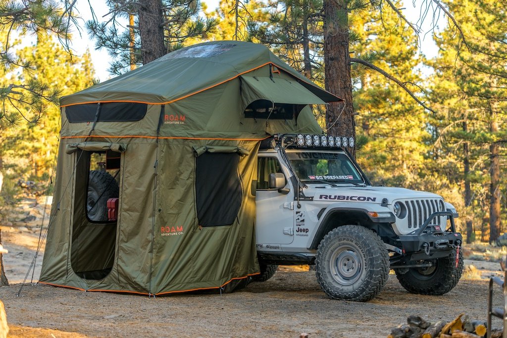 Camping is not necessarily rough. Sleep on a mattress equivalent to the bed in your house. The 3-inch high-density foam mattress with weatherproof fabric at the bottom allows you to sleep well in the woods, just like a five-star hotel.