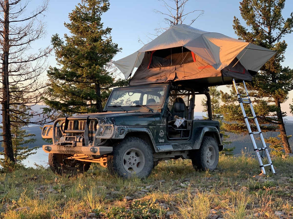 When it’s time to welcome the bright sun and cross the next route on a road trip, put away your sleeping bag, close the tent and start the engine. High-quality roof tents are expensive but worth the investment, especially if you are always on the go.