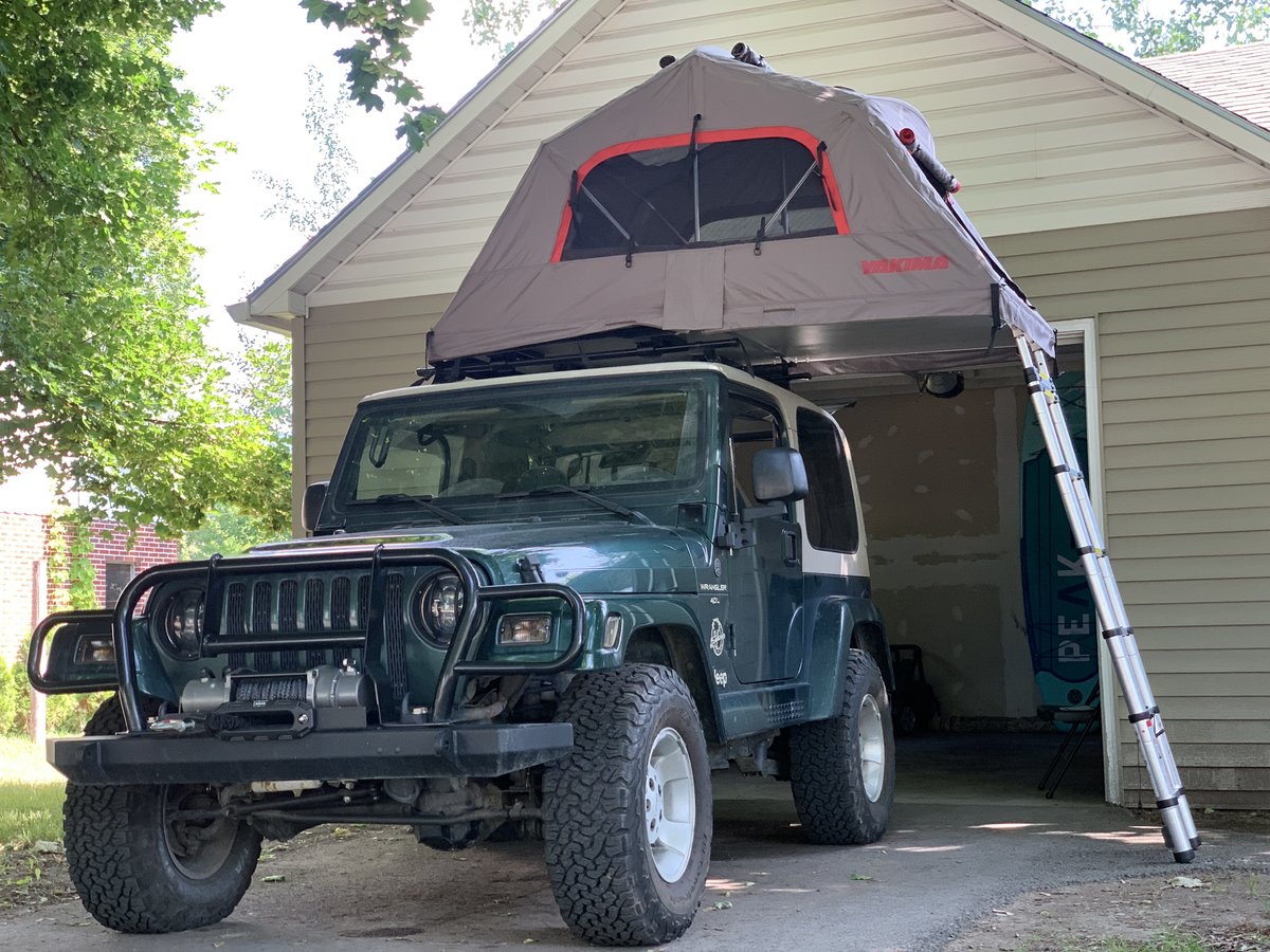 Therefore, we embarked on a journey to our favorite outdoor merchants and sourced the best rooftop tents for your road trip. If this is your first purchase, please check our serious guide to buying rooftop tents before buying.