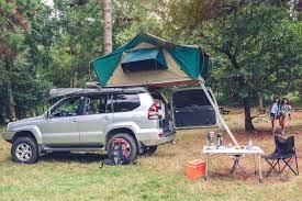 An important tip to prevent condensation on the roof tent is to always keep at least one window of the tent open or slightly open. At least enough to let fresh air flow through the tent. This is recommended even if it is cold outside.