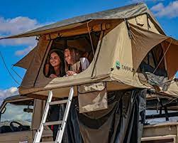 The roof tent has a built-in mattress that provides extra comfort and better sleep. As long as you do not stop on the slope, when you try to fall asleep, you will lie down evenly without any strange bumps or rocks digging into your back.